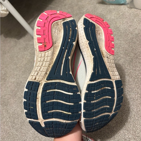 Brooks running shoes - Picture 3 of 4